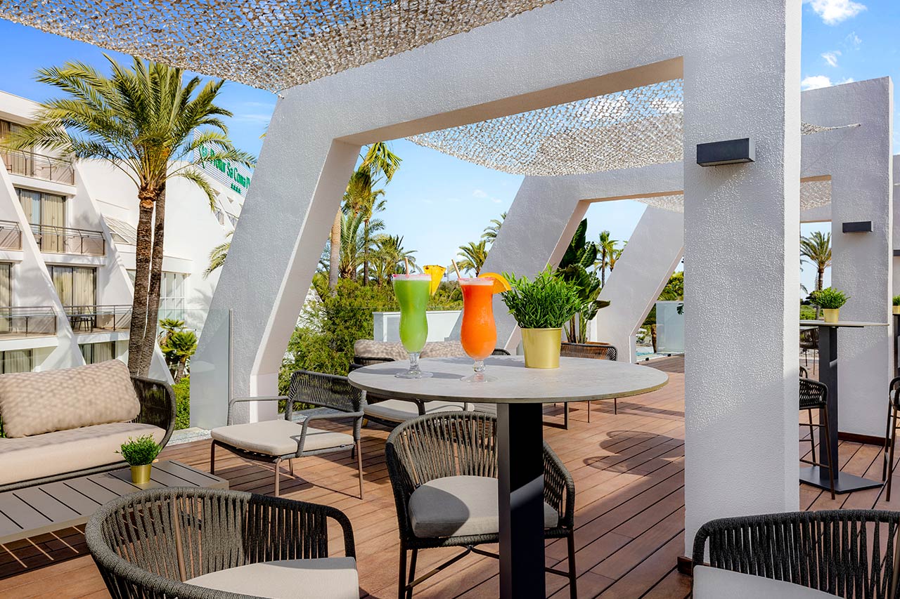 Terraza del Salón Rosa en Protur Sa Coma Playa Hotel & Spa