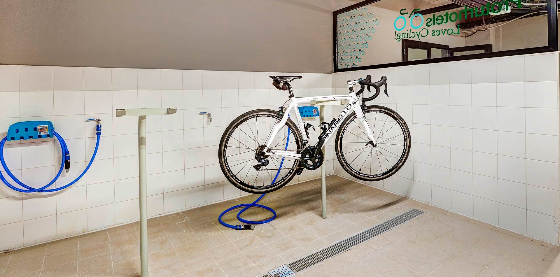 Zona de limpieza para bicicletas en Protur Sa Coma Playa Hotel & Spa