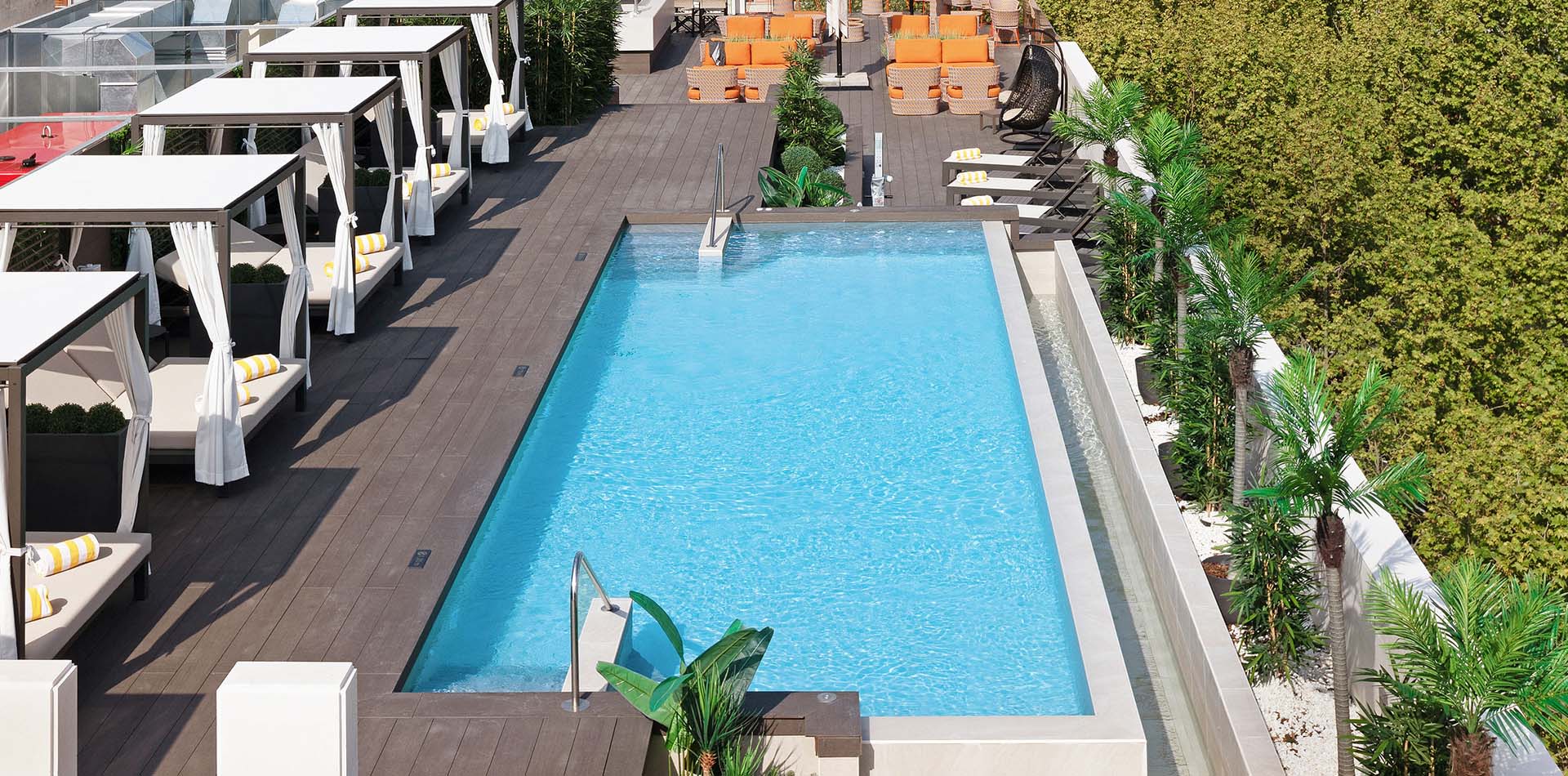 Piscina rooftop del Protur Naisa Palma Hotel con vistas a Palma de Mallorca
